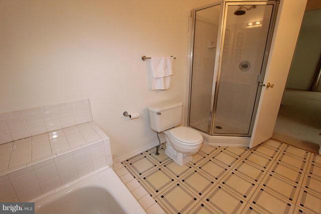2438 Ridgehampton Court Reston, VA 20191 - Photo 18 of 25 Bath