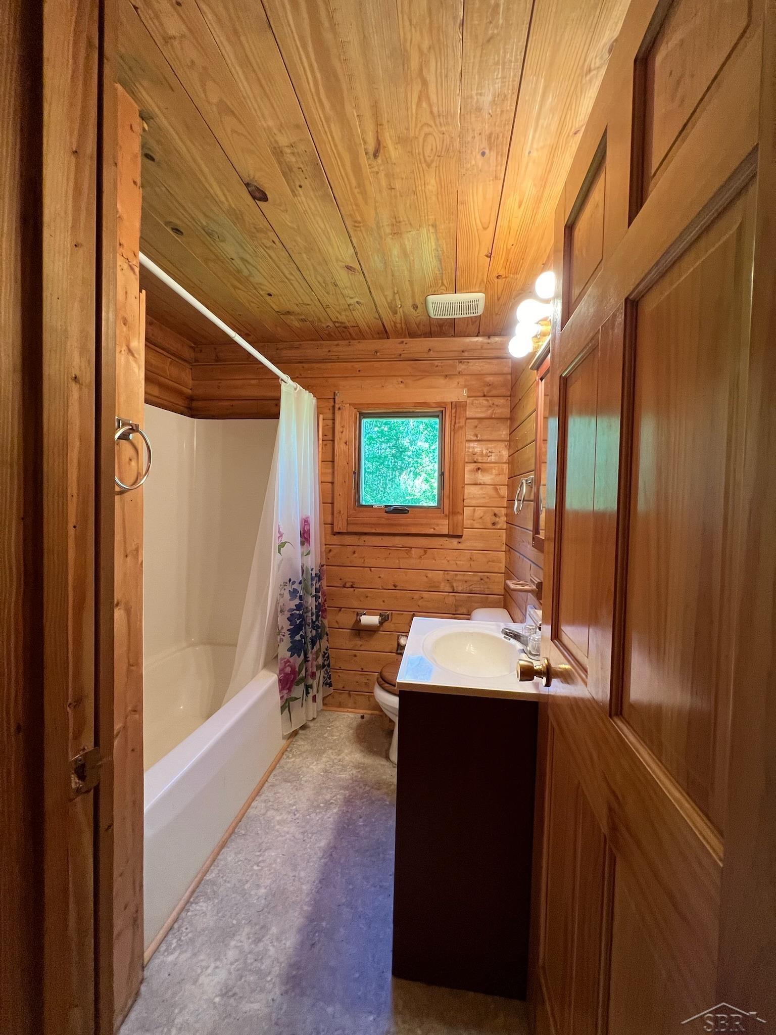 2386 Sunny Ridge Lane Fairview, MI 48621 - Photo 14 of 36 50143894-e9fa9e00-1d1a-4958-addc-a42b9237814a.JPG