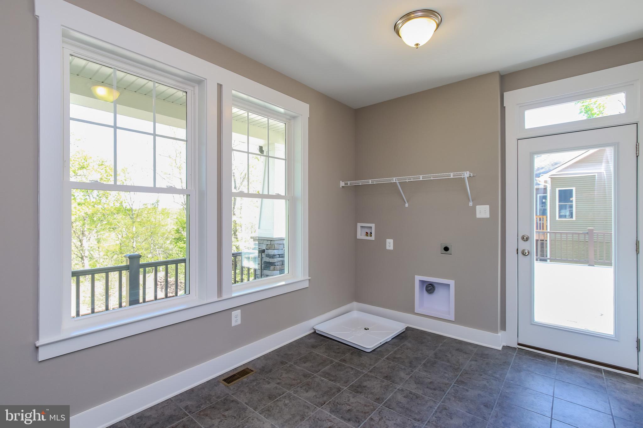 6346 Zittlestown Road Boonsboro, MD 21713 - Photo 11 of 27 an empty room with windows and closet