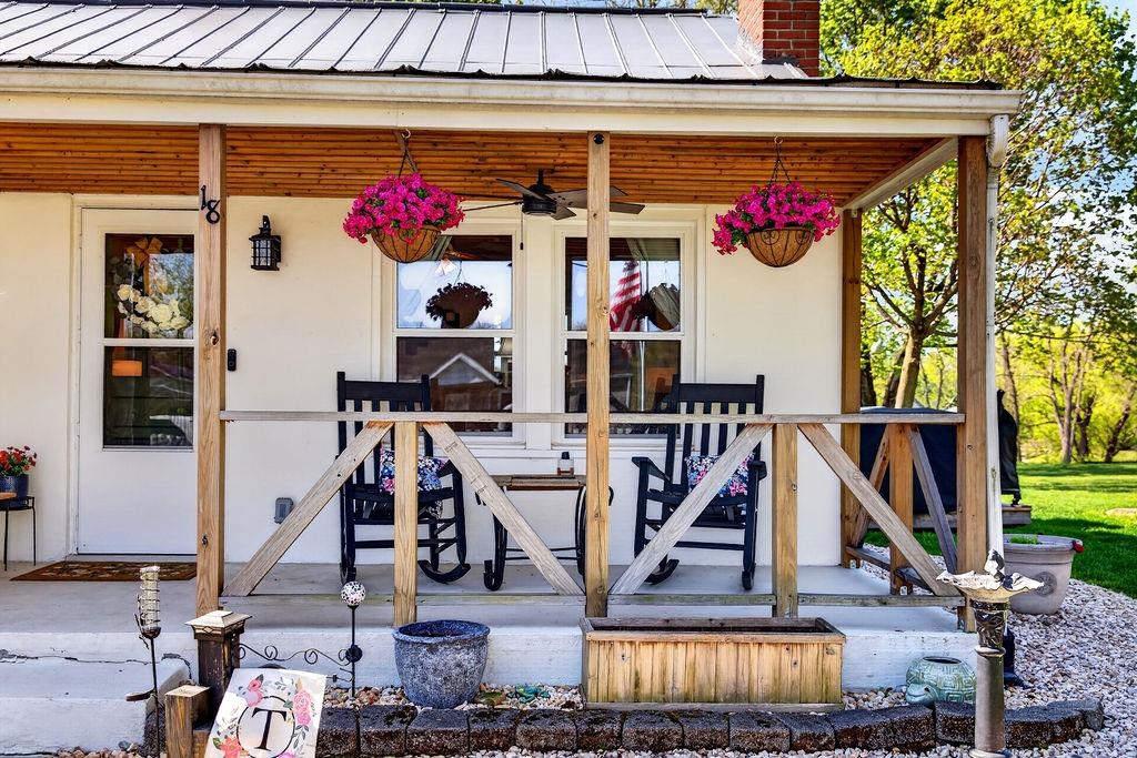 18 Bartley Street Staunton, VA 24401 - Photo 12 of 52 a front view of retail shop with outdoor seating