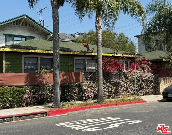 $5,500 | 802 Superba Avenue, Venice, CA 90291