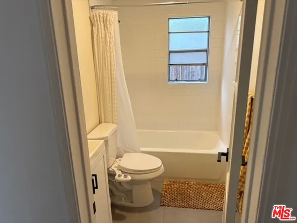 $5,500 | 802 Superba Avenue, Venice, CA 90291