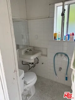 $5,500 | 802 Superba Avenue, Venice, CA 90291