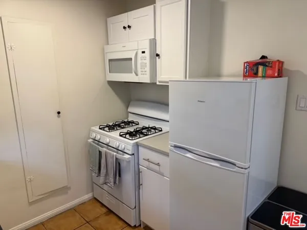 $5,500 | 802 Superba Avenue, Venice, CA 90291