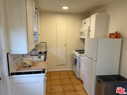 $5,500 | 802 Superba Avenue, Venice, CA 90291