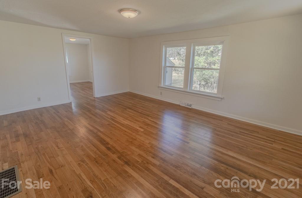 102 Possum Ridge Road Candler, NC 28715 - Photo 14 of 43 Gallery Image 14