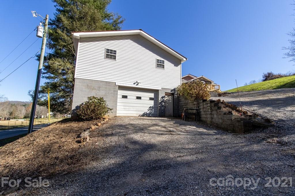 102 Possum Ridge Road Candler, NC 28715 - Photo 29 of 43 Gallery Image 29