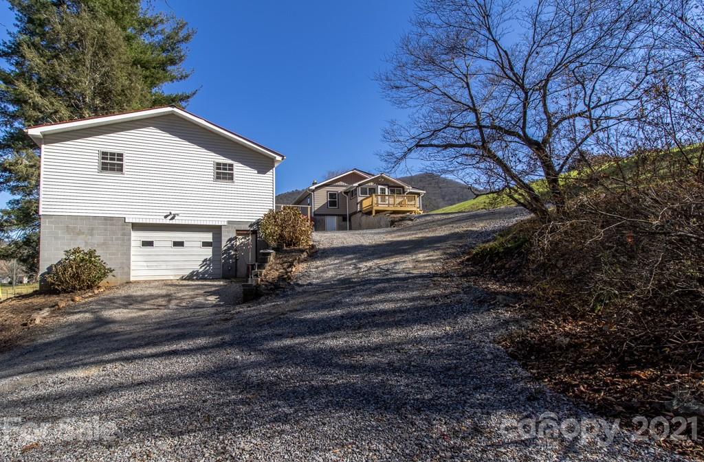 102 Possum Ridge Road Candler, NC 28715 - Photo 30 of 43 Gallery Image 30