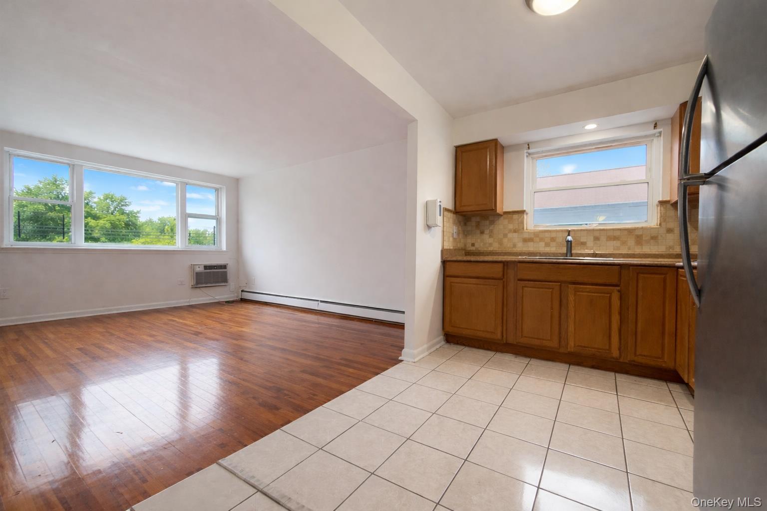 536 Throgs Neck Expressway Bronx, NY 10465 - Photo 7 of 13 2nd floor open concept