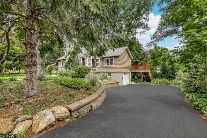 95 Balsam Road Wayne, NJ 07470 - Photo 2 of 20