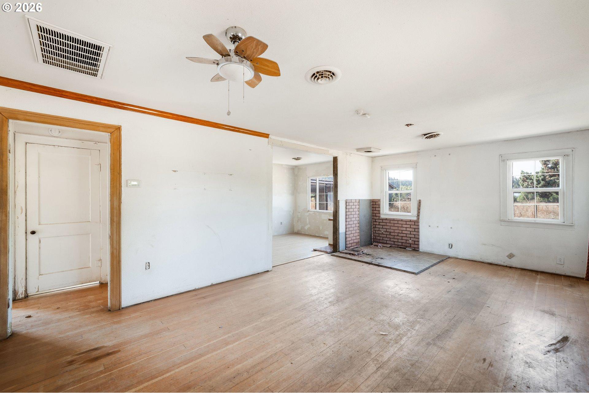 38542 Dexter Road Dexter, OR 97431 - Photo 4 of 16 Gallery Image 4