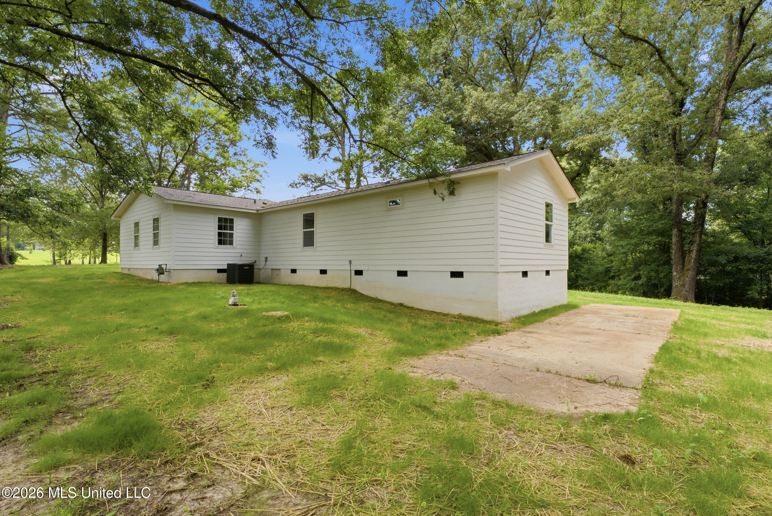 4683 Belmont Road Hernando, MS 38632 - Photo 26 of 30 Side and Rear