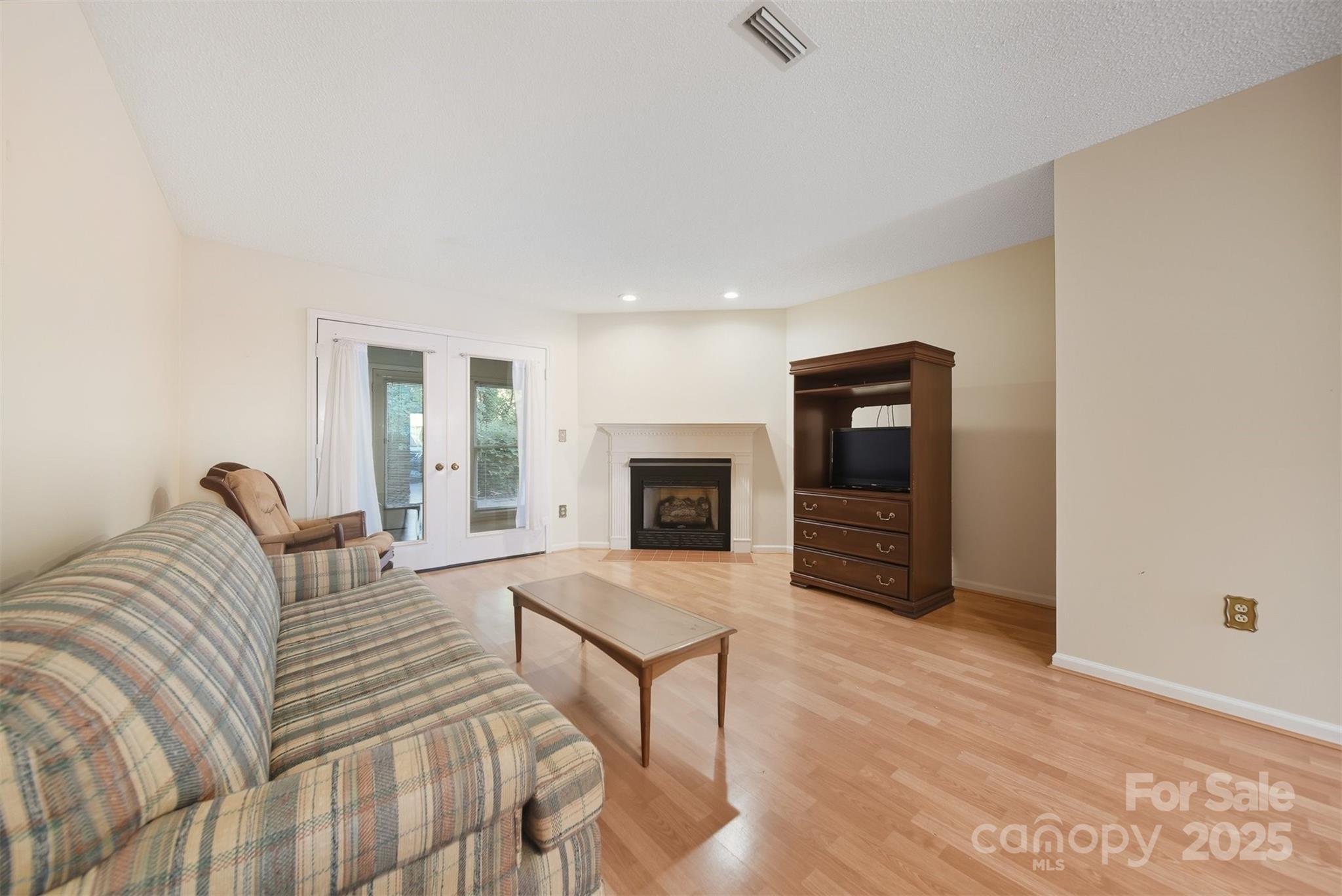 717 21st Avenue Northeast Hickory, NC 28601 - Photo 5 of 26 Gallery Image 5