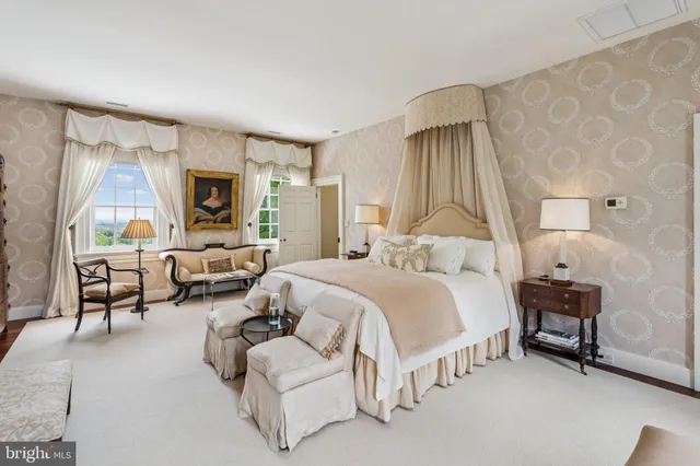 a view of entryway with a front door