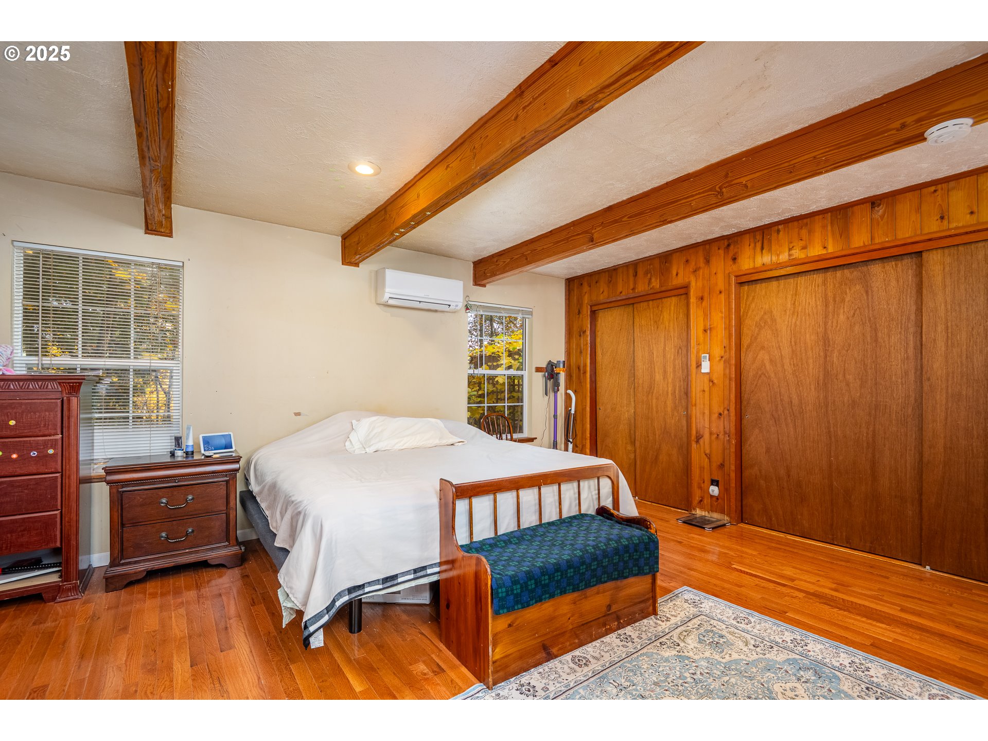 87250 Cedar Flat Road Springfield, OR 97478 - Photo 18 of 48 a bedroom with a bed and a dresser