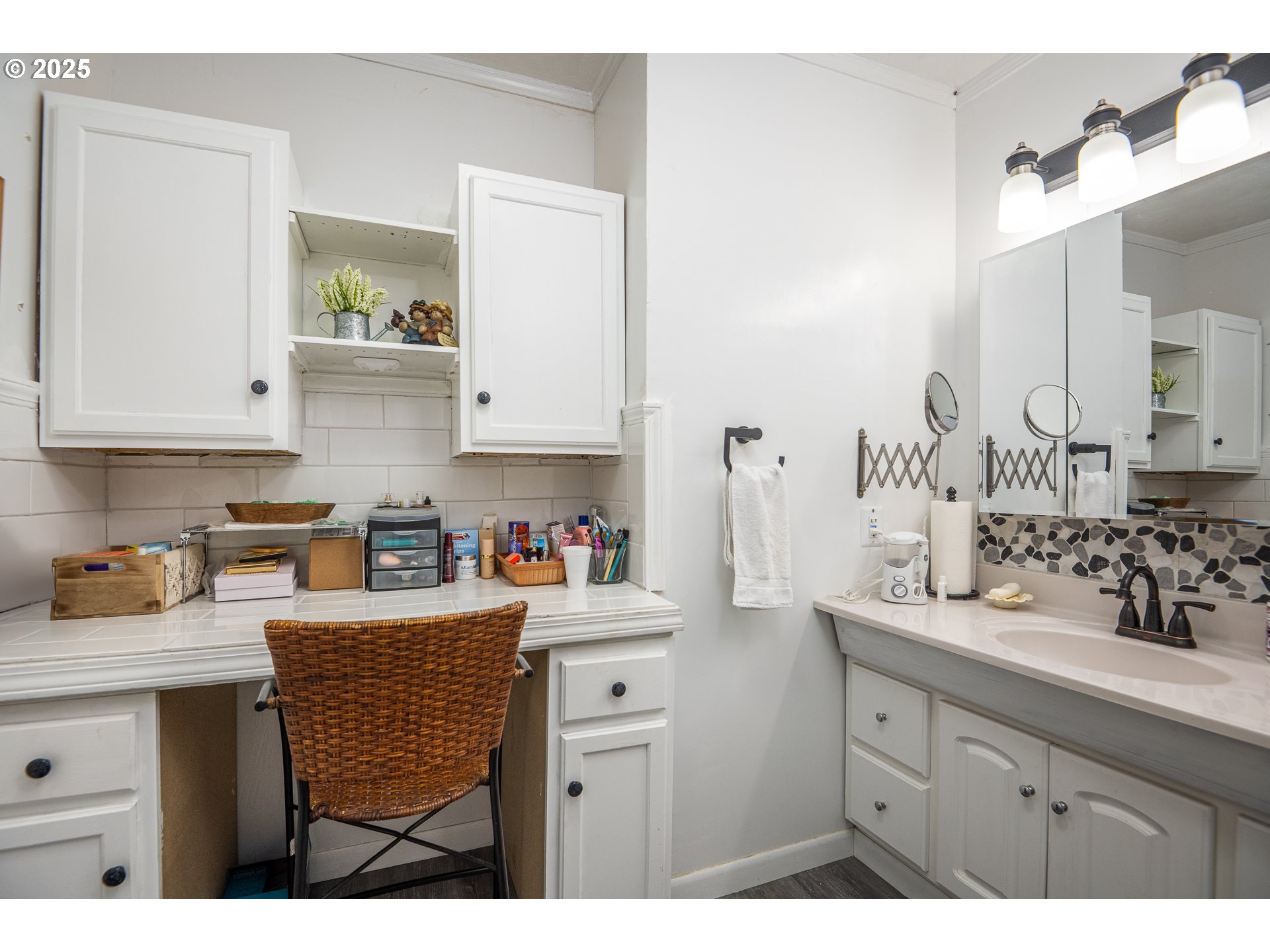 87250 Cedar Flat Road Springfield, OR 97478 - Photo 20 of 48 a kitchen with cabinets and window