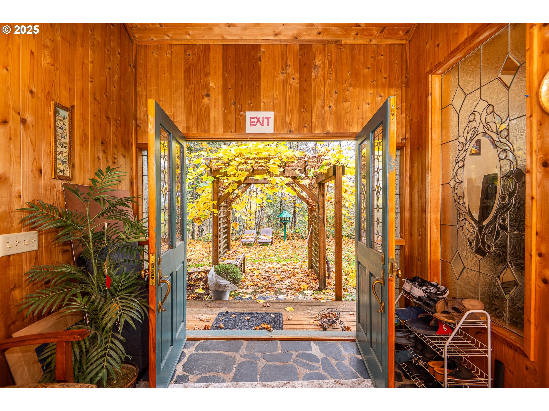 87250 Cedar Flat Road Springfield, OR 97478 - Photo 5 of 48 a view of a entryway with a door