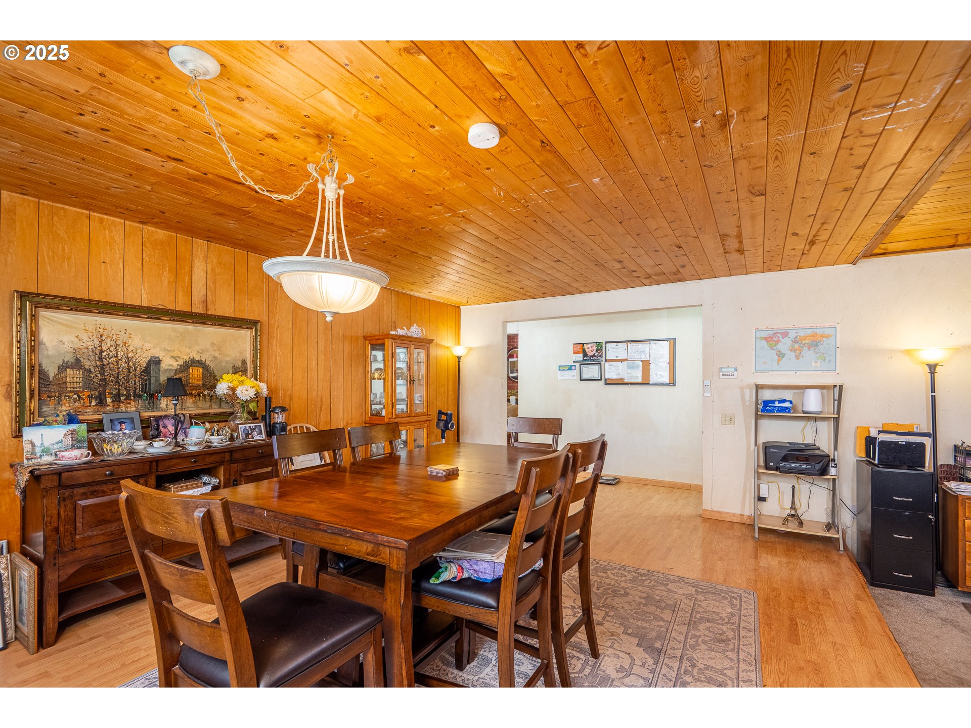 87250 Cedar Flat Road Springfield, OR 97478 - Photo 9 of 48 a dining area with a table and chairs
