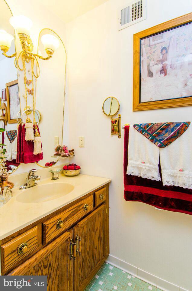 8011 Stillbrooke Road Manassas, VA 20112 - Photo 28 of 30 Bath 3