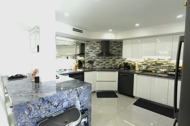 $9,000 | 2860 South Ocean Boulevard, Unit 516, Palm Beach, FL 33480