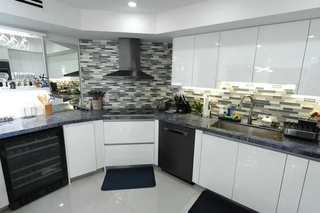 $9,000 | 2860 South Ocean Boulevard, Unit 516, Palm Beach, FL 33480