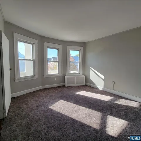 $2,050 | 206 Cambridge Avenue, Unit 2, Garfield, NJ 07026