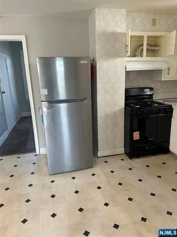 $2,050 | 206 Cambridge Avenue, Unit 2, Garfield, NJ 07026