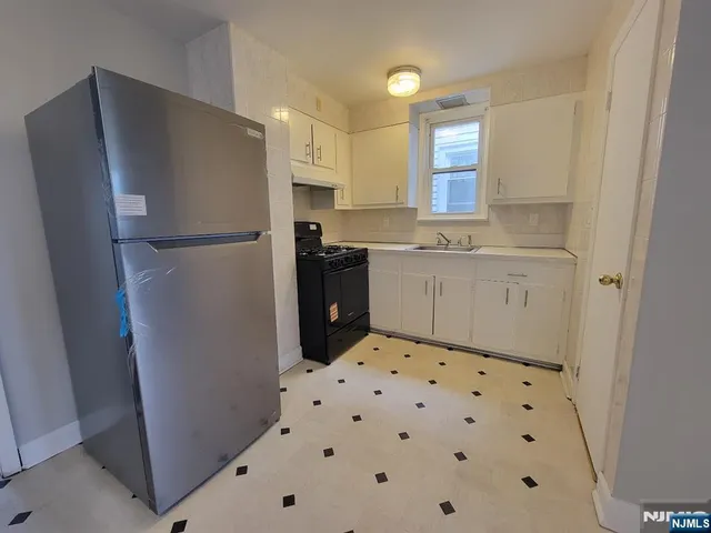 $2,050 | 206 Cambridge Avenue, Unit 2, Garfield, NJ 07026