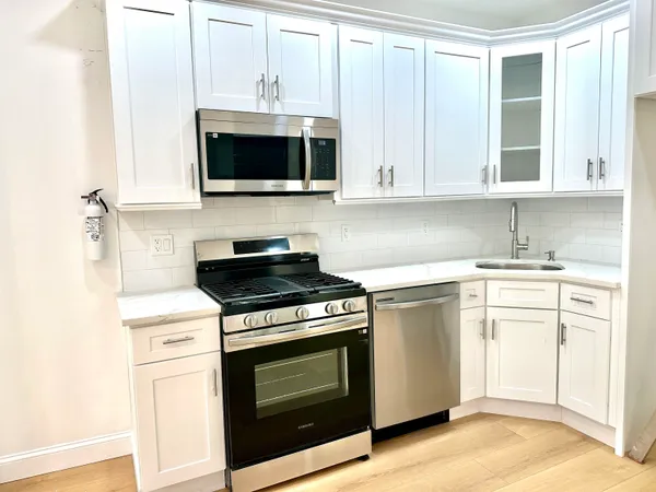 $2,998 | 282 North Street, Unit 2, Jersey City, NJ 07307