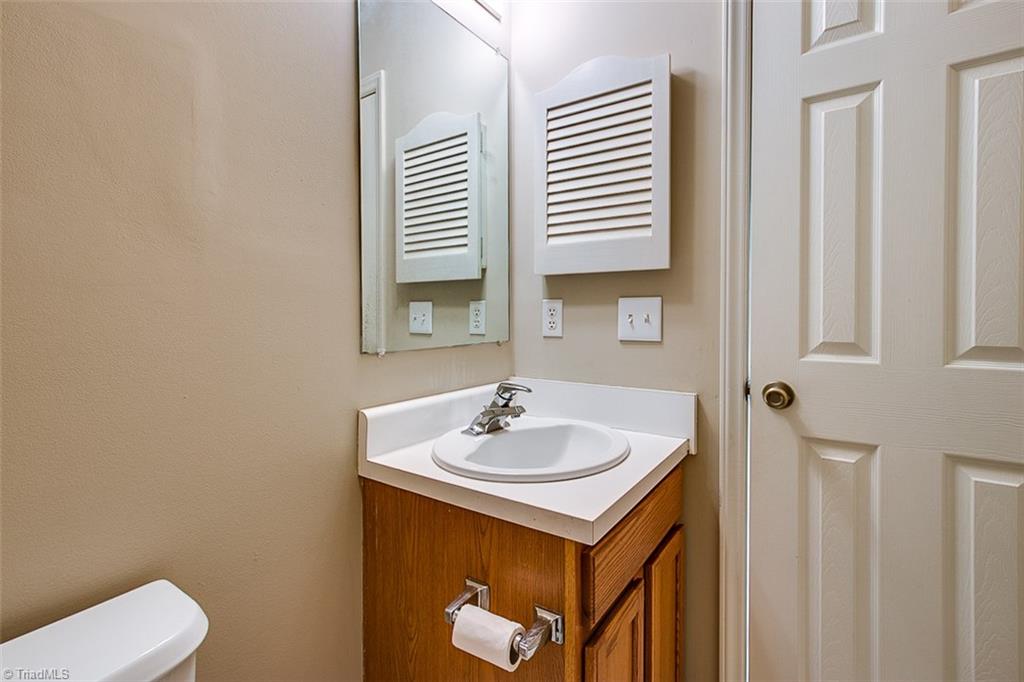 246 Hampton Road, Unit 8D Asheboro, NC 27203 - Photo 15 of 29 Gallery Image 15
