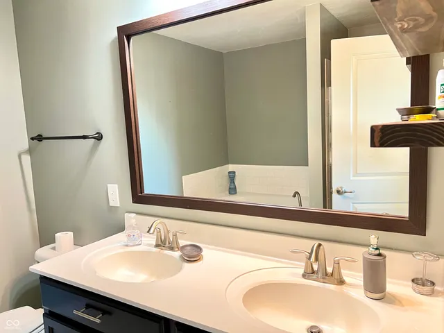 $385,000 | 5778 West Commonview Drive, McCordsville, IN 46055