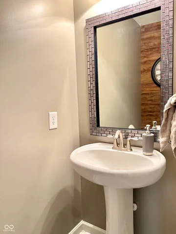 $385,000 | 5778 West Commonview Drive, McCordsville, IN 46055