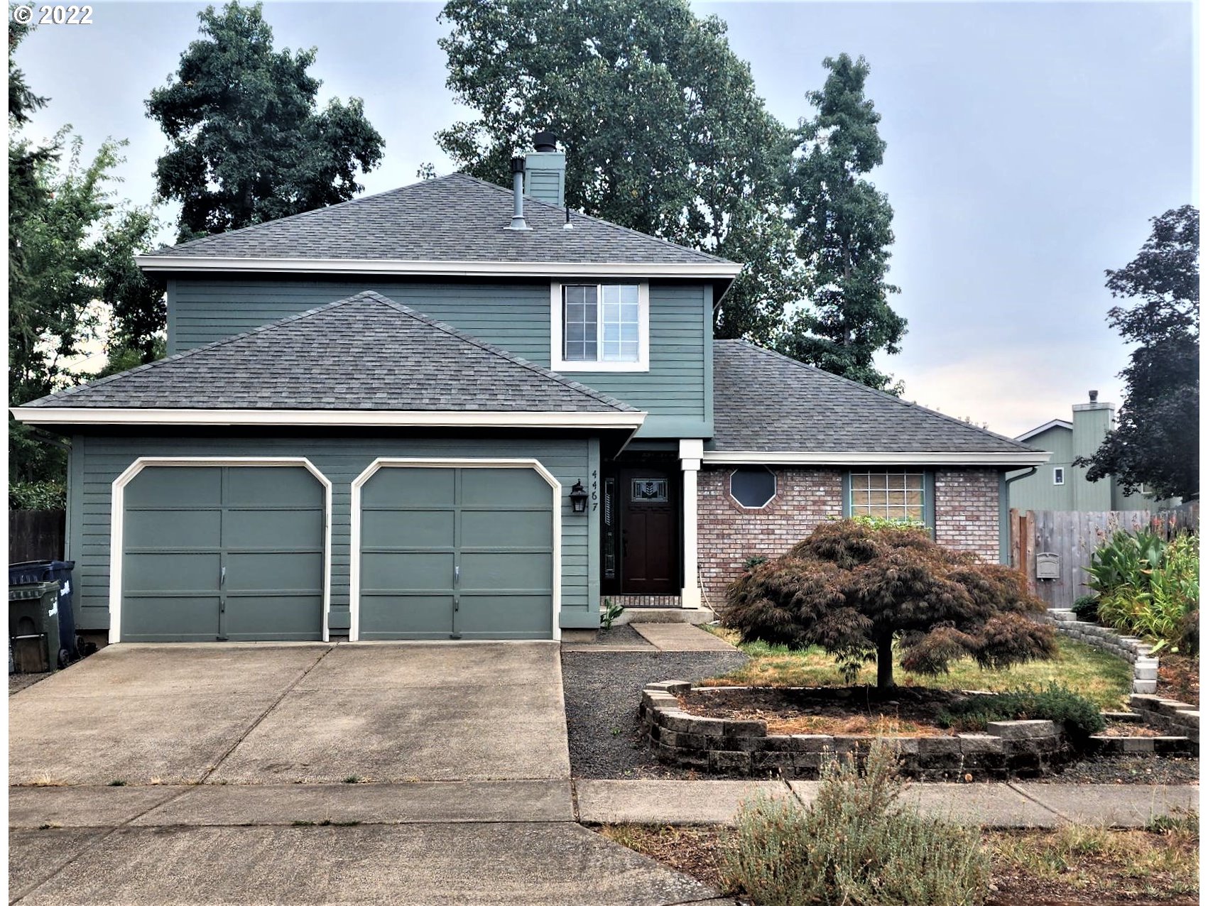 4467 Holly Street Springfield, OR 97478 - Photo 1 of 32 a front view of a house with garden