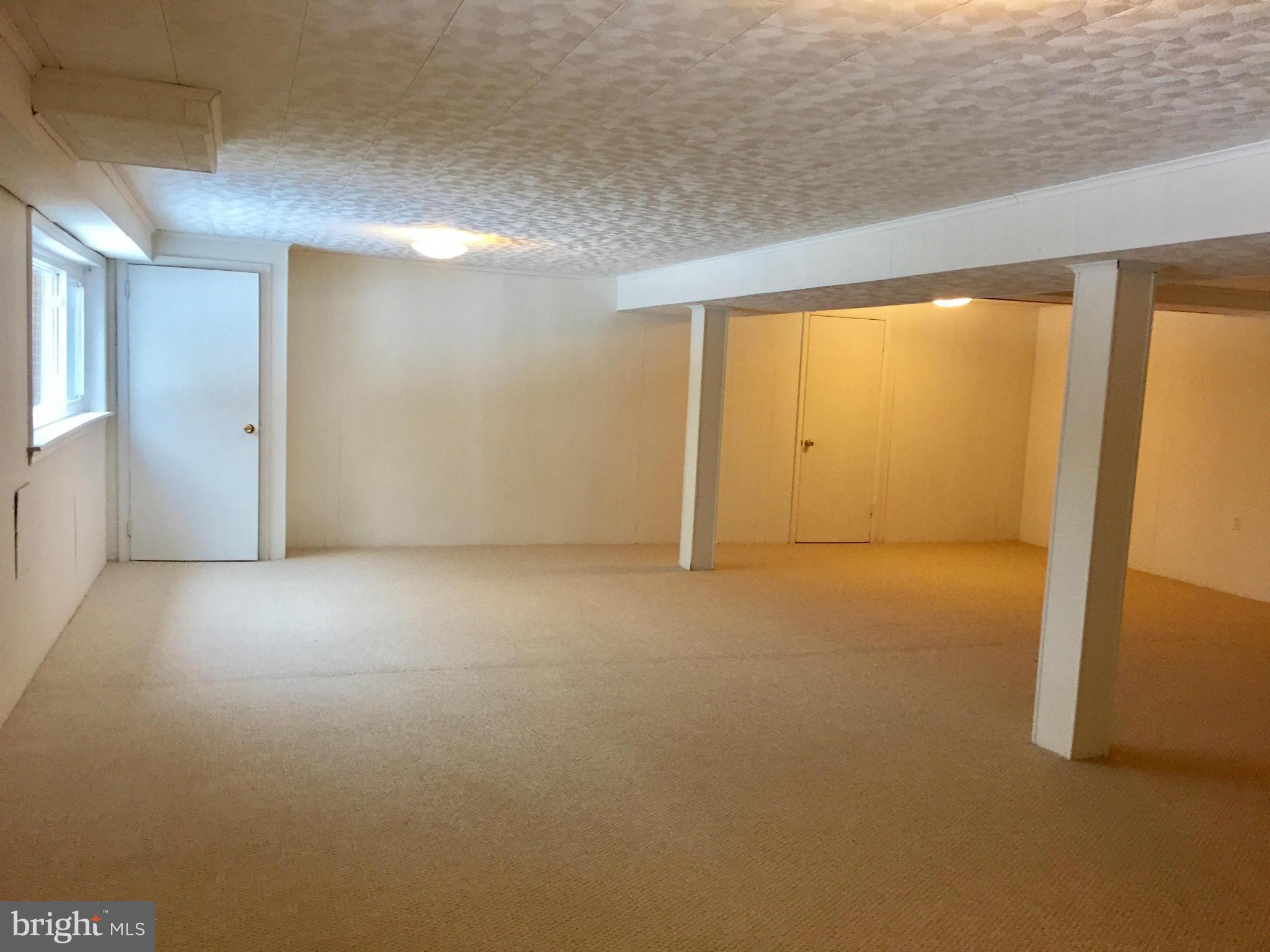 9424 Seven Locks Road Bethesda, MD 20817 - Photo 22 of 30 a view of an empty room with a window