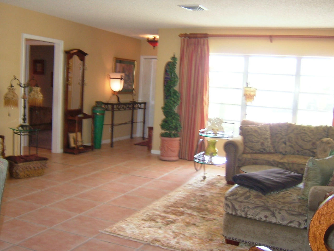 773 Apple Tree Lane Boca Raton, FL 33486 - Photo 4 of 25 LIVING ROOM