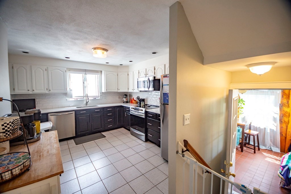 16 Saunders Road Norwood, MA 02062 - Photo 11 of 23