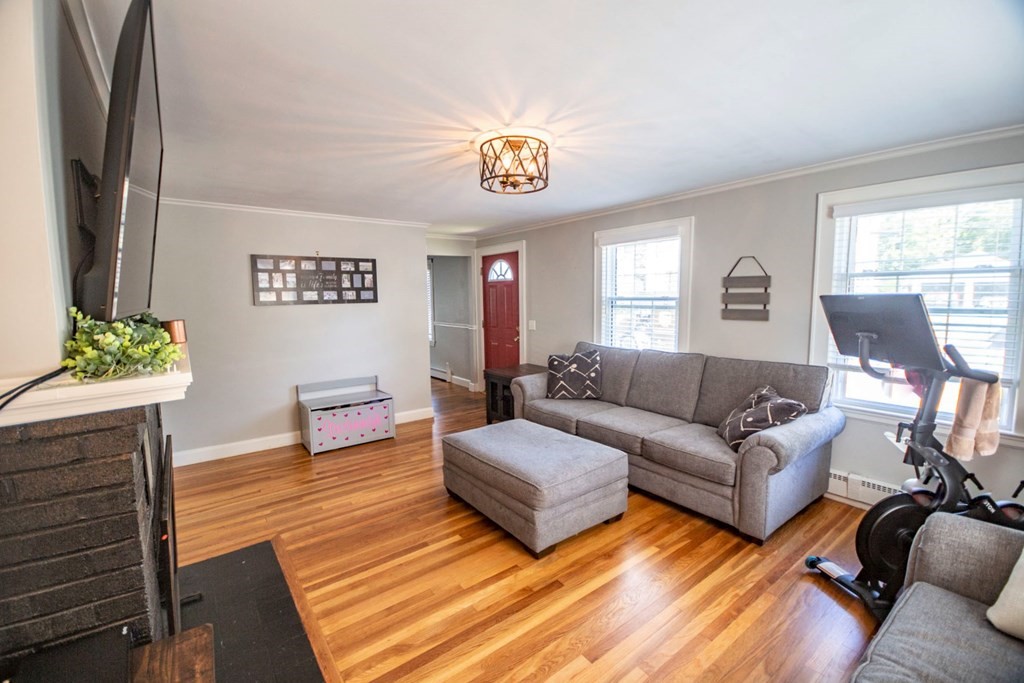 16 Saunders Road Norwood, MA 02062 - Photo 3 of 23
