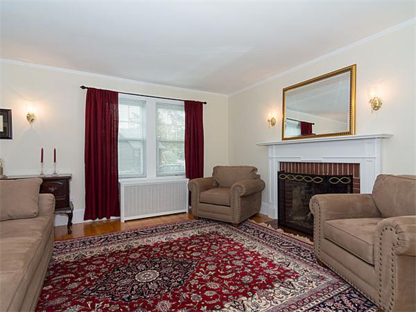 20 Thornton Road Waltham, MA 02453 - Photo 3 of 24 Gallery Image 3