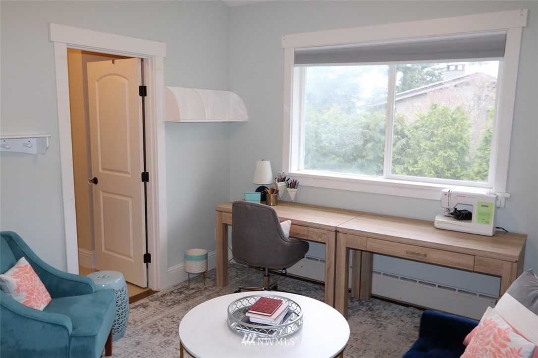 530 Briar Road Bellingham, WA 98225 - Photo 17 of 40 a room with furniture and a window