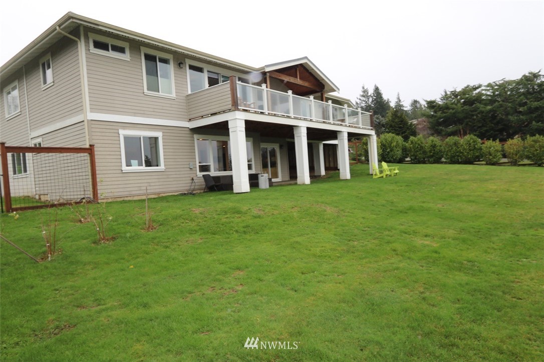 530 Briar Road Bellingham, WA 98225 - Photo 36 of 40 a front view of a house with a garden