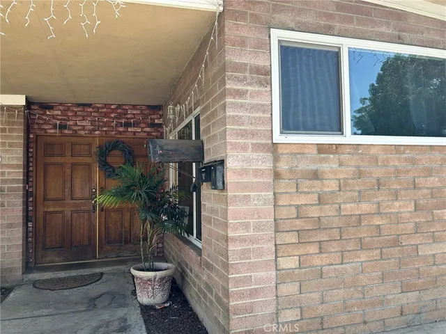a view of an entrance of the house