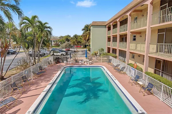 $2,050 | 100 Southeast 6th Avenue, Unit 203, Pompano Beach, FL 33060
