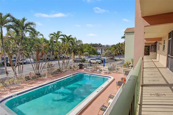 $2,050 | 100 Southeast 6th Avenue, Unit 203, Pompano Beach, FL 33060