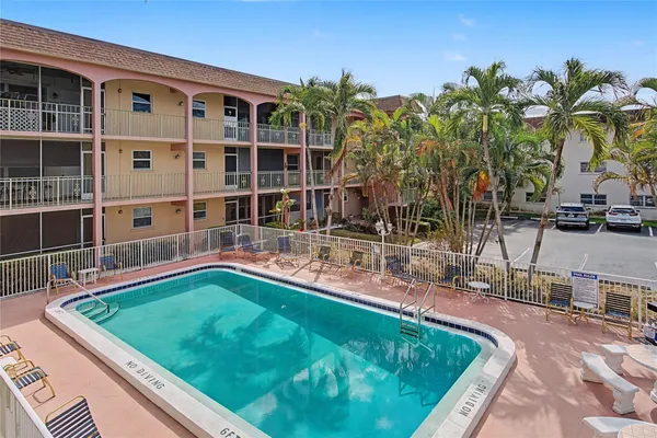 $2,050 | 100 Southeast 6th Avenue, Unit 203, Pompano Beach, FL 33060