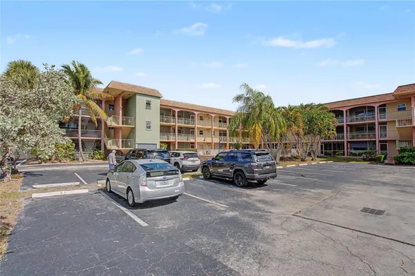 $2,050 | 100 Southeast 6th Avenue, Unit 203, Pompano Beach, FL 33060