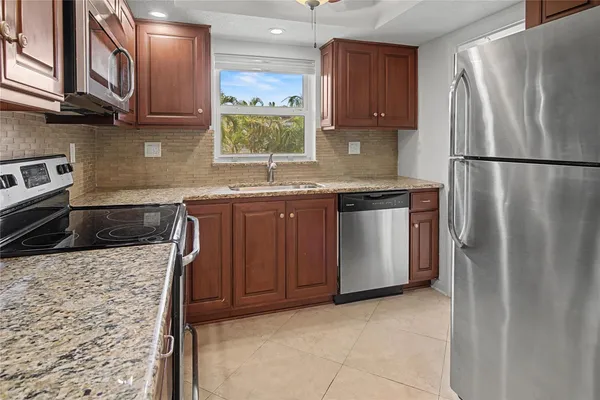 $2,050 | 100 Southeast 6th Avenue, Unit 203, Pompano Beach, FL 33060