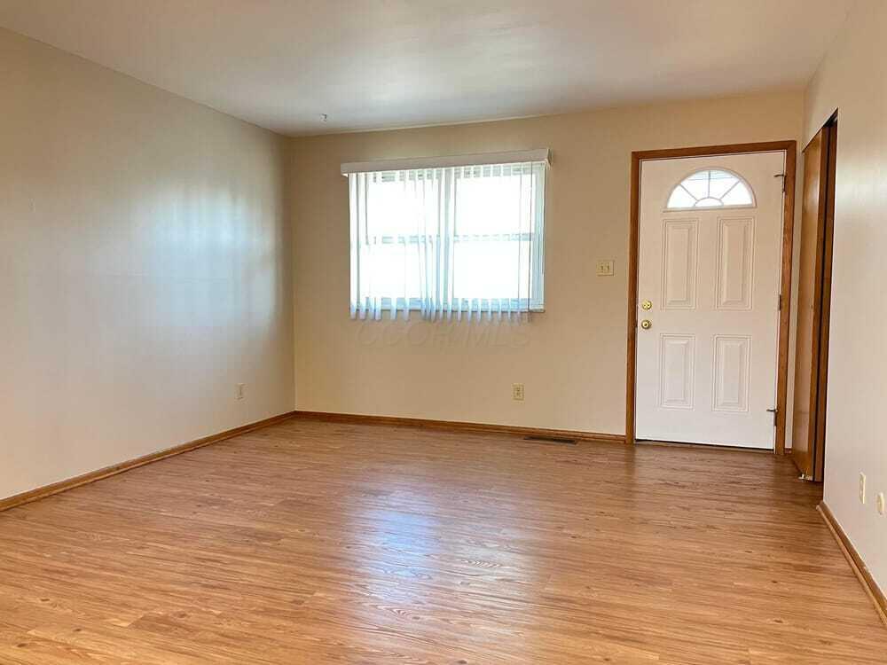 1453 Norma Road Columbus, OH 43229 - Photo 2 of 14 Living Room