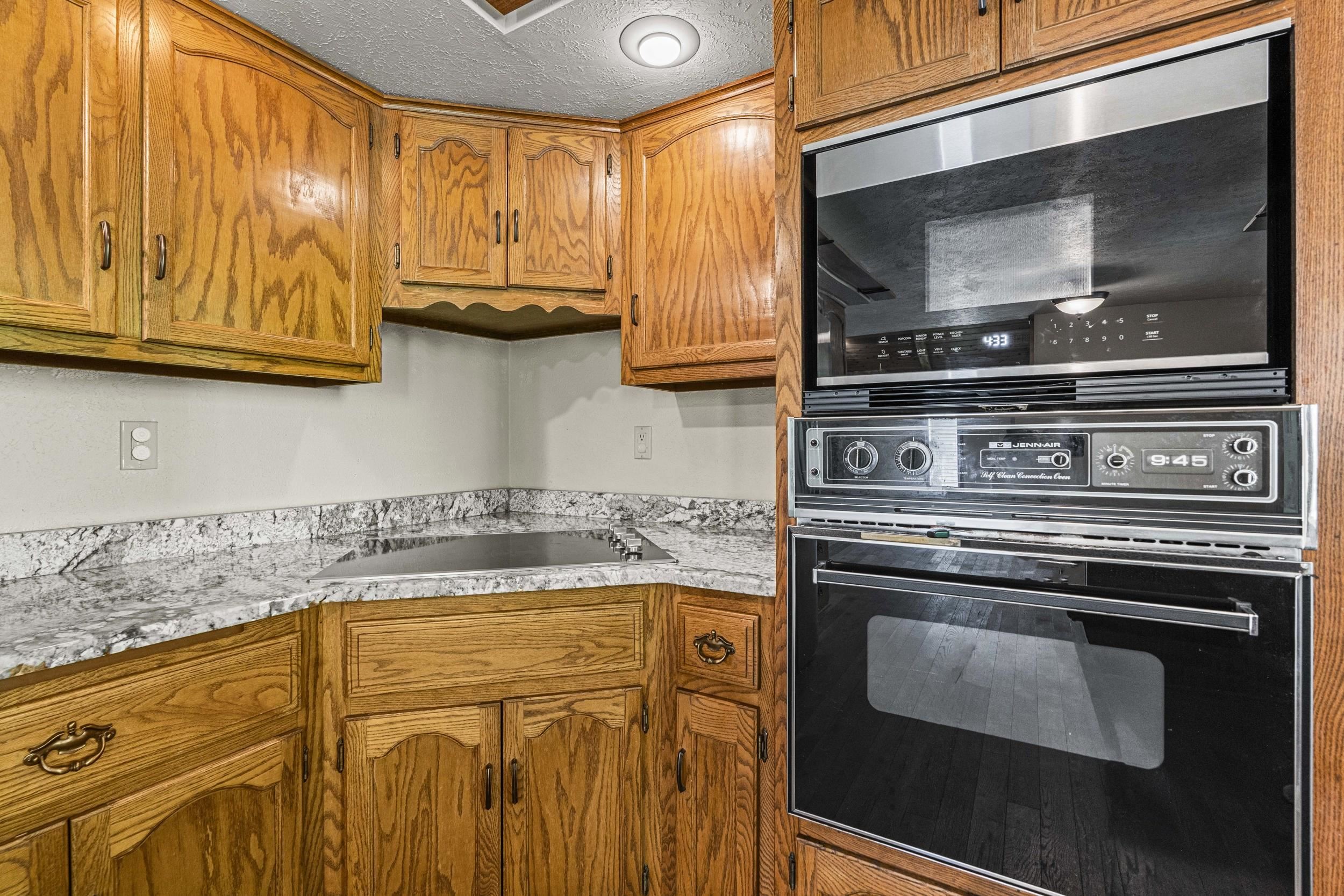 921 Divot Place Green Bay, WI 54313 - Photo 16 of 66