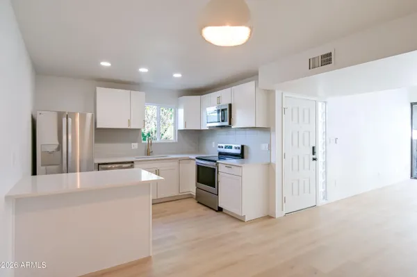 $1,695 | 16041 North 31st Street, Unit 12, Phoenix, AZ 85032