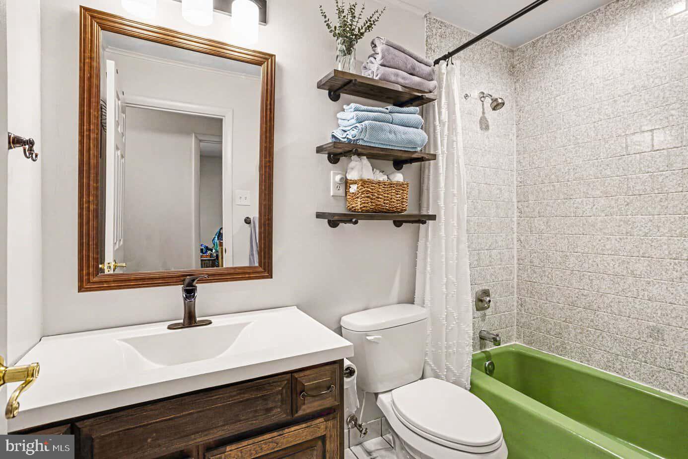 14237 Baldwin Mill Road Baldwin, MD 21013 - Photo 24 of 30 Bathroom #2
